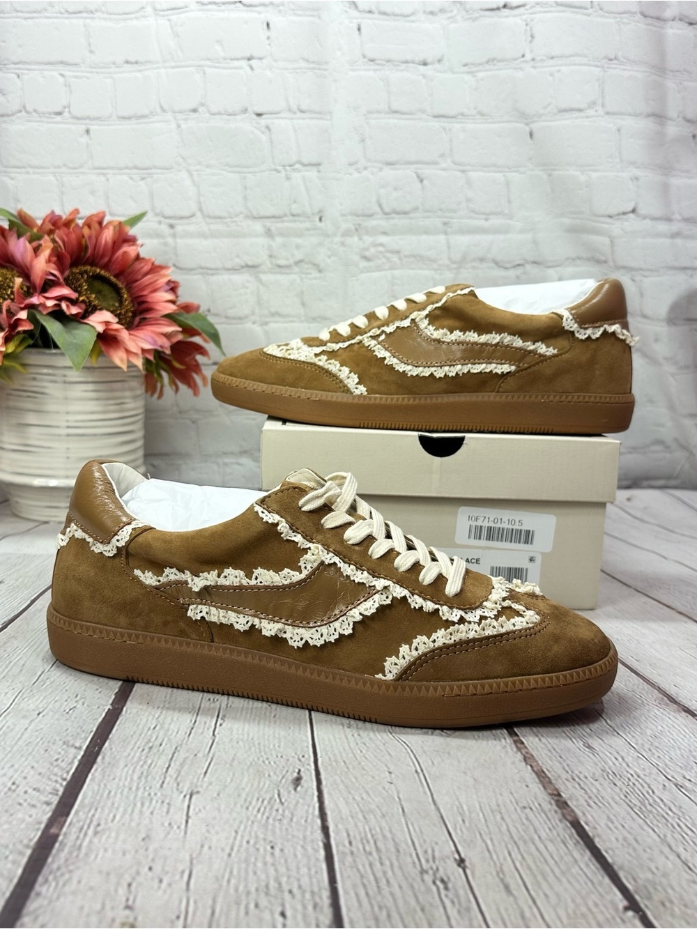 NIB Dolce Vita notice lace brown Suede Sneaker Cream Lace Trim women 10.5